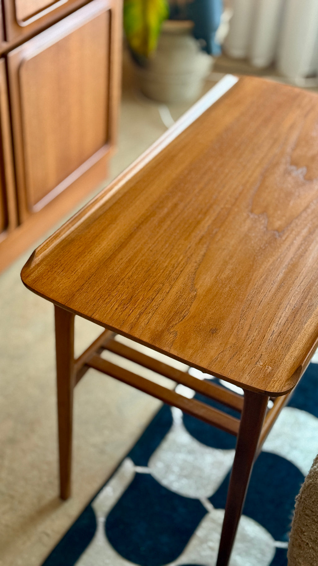 Mid-Century Teak Side Table – Slatted Shelf (Vintage 1960s)