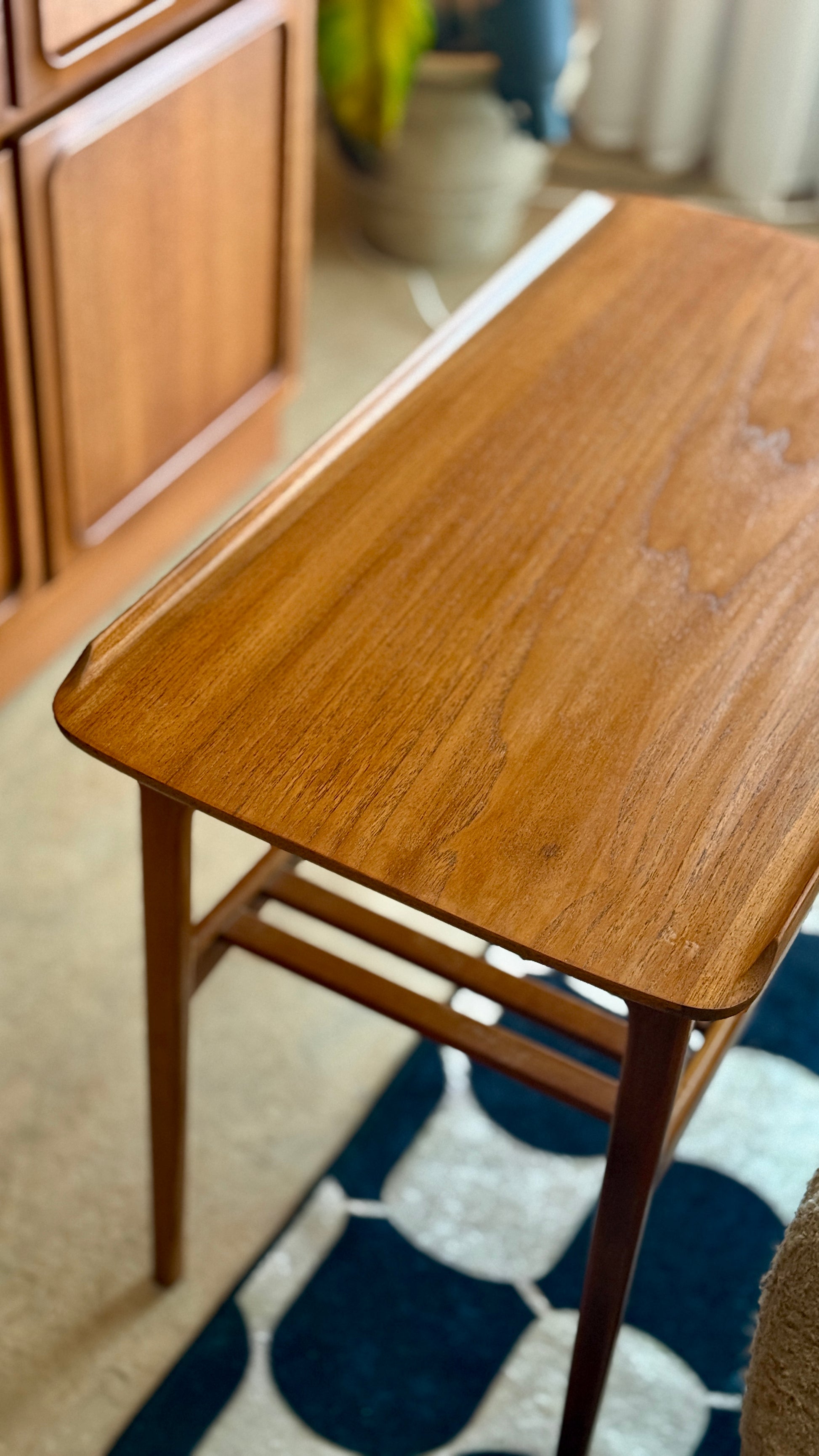Mid-Century Teak Side Table – Slatted Shelf (Vintage 1960s)